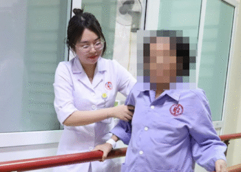 1 giờ chạy đua cứu người phụ nữ bị nhồi máu não thể hiếm gặp