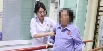 1 giờ chạy đua cứu người phụ nữ bị nhồi máu não thể hiếm gặp