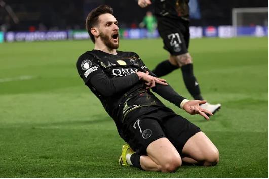 Khvicha Kvaratskhelia có câu trả lời cho Arsenal Khvicha Kvaratskhelia có câu trả lời cho Arsenal