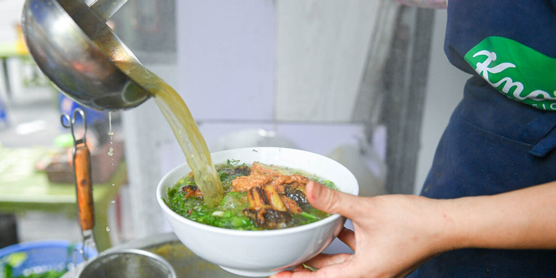 3 mon bun dac san o hung yen hut khach an giai ngan dip dau nam 804.jpg