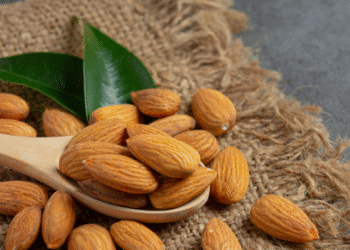 3 tac hai cua hat hanh nhan neu dung sai cach 1307.png