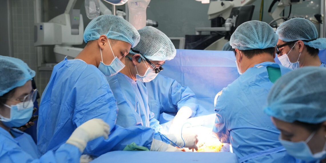 30 phút hồi sinh trái tim mang từ TPHCM ra Hà Nội cứu người đàn ông 53 tuổi 30 phut hoi sinh trai tim mang tu tphcm ra ha noi cuu nguoi dan ong 53 tuoi 1619.jpg