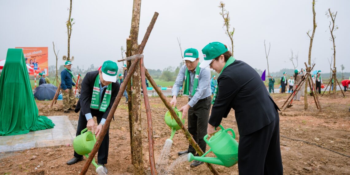 4 1 lanh dao hai ben trong cay trong khuon kho ngay hoi jpg jpg.17220.jpeg