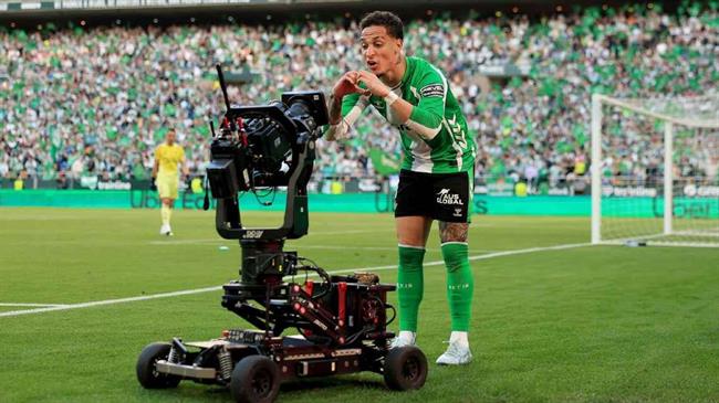 Antony tỏa sáng, chỉ còn kém mỗi Yamal và Vinicius antony 0203174032.jpg