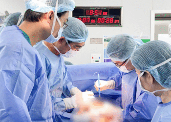 Bác sĩ ‘bất ngờ’ trước khối u xơ nặng kỷ lục của người phụ nữ 25 tuổi Bác sĩ ‘bất ngờ’ trước khối u xơ nặng kỷ lục của người phụ nữ 25 tuổi