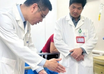 Bác sĩ cảnh báo khớp gối bị tàn phá ở người trẻ bac si canh bao khop goi bi tan pha o nguoi tre 1486.webp.jpeg