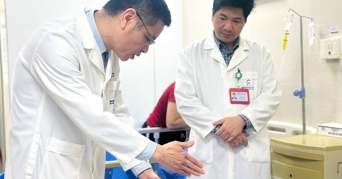 Bác sĩ cảnh báo khớp gối bị tàn phá ở người trẻ bac si canh bao khop goi bi tan pha o nguoi tre 1486.webp.jpeg