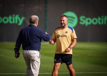 ban hop dong dau tien cua laporta sau khi dac cu chu tich barca.jpg