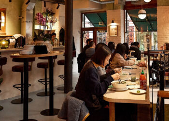 bat dong khach suot 24 nam 1386.jpg