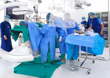 Nhồi máu cơ tim sau chuyến bay dài từ châu Âu