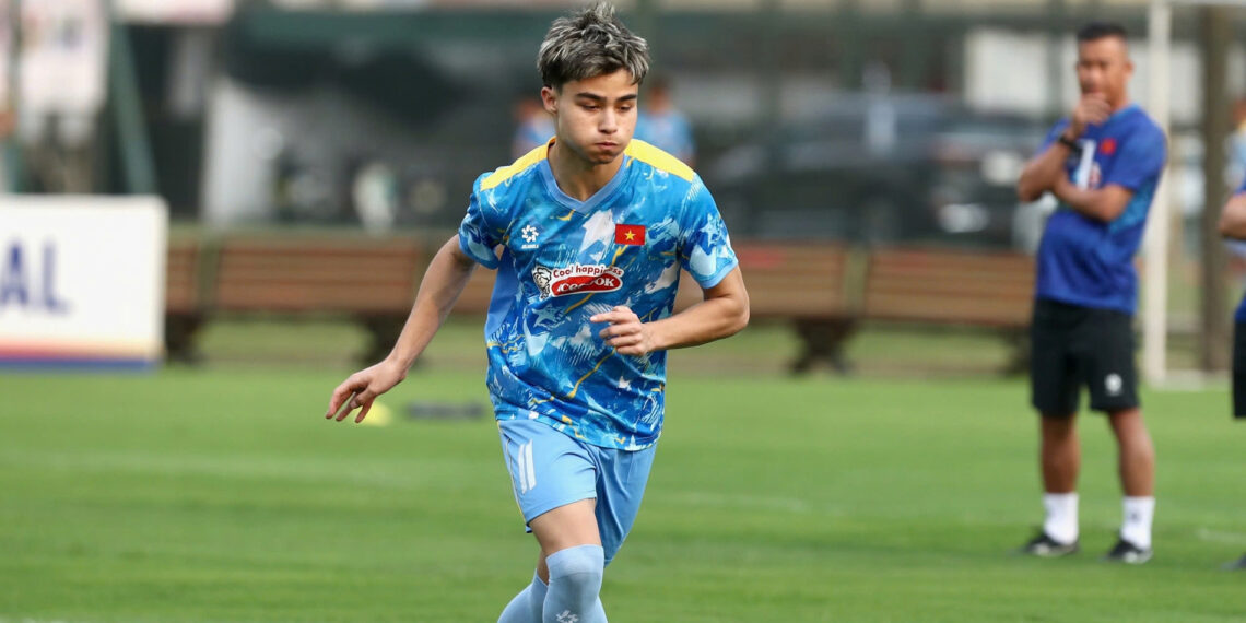 cau thu viet kieu antonio moric duoc soi ky o u23 viet nam 2055.jpg