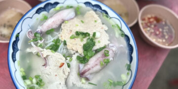 chu quan bun ten la o phu quoc tiet lo bi quyet chan nuoc soi van ngon 2482.jpg