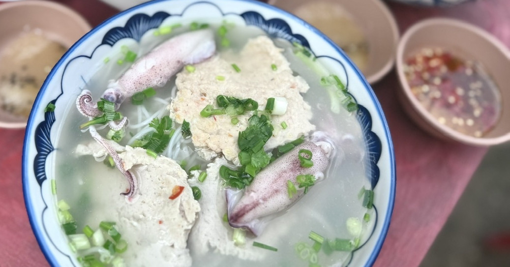 Chủ quán bún tên lạ ở Phú Quốc tiết lộ bí quyết chan nước sôi vẫn ngon chu quan bun ten la o phu quoc tiet lo bi quyet chan nuoc soi van ngon 2482.jpg