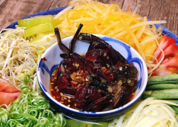 dac san nuc tieng ca mau co 10 chan mai san sui nhin tuong cua dong 1544.jpg