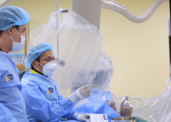 Đang dự tiệc, người phụ nữ bị nhồi máu cơ tim dang du tiec nguoi phu nu bi nhoi mau co tim 986.png