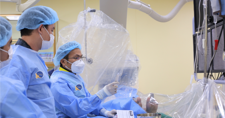 Đang dự tiệc, người phụ nữ bị nhồi máu cơ tim dang du tiec nguoi phu nu bi nhoi mau co tim 986.png