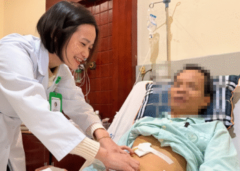 dau bung di kham nguoi dan ong bang hoang phat hien mac cung luc 2 loai ung thu 518.png