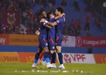 doan van hau tiet lo cau noi cua hlv polking giup cahn danh bai ninh binh fc.jpg