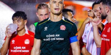 doi tuyen viet nam con dau dau de chiu noi hang cong.jpg