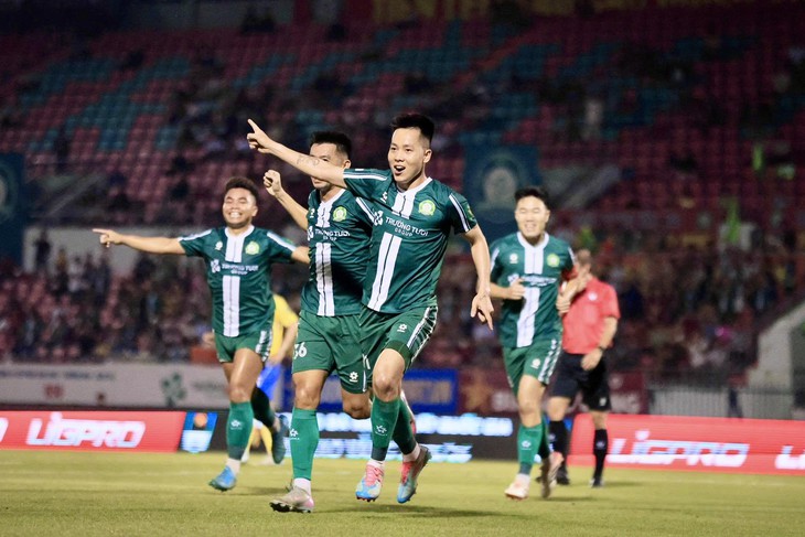 Cầu thủ Đồng Tháp đá như "dâng" bàn thắng cho Đồng Nai dong nai 2702223251.jpg