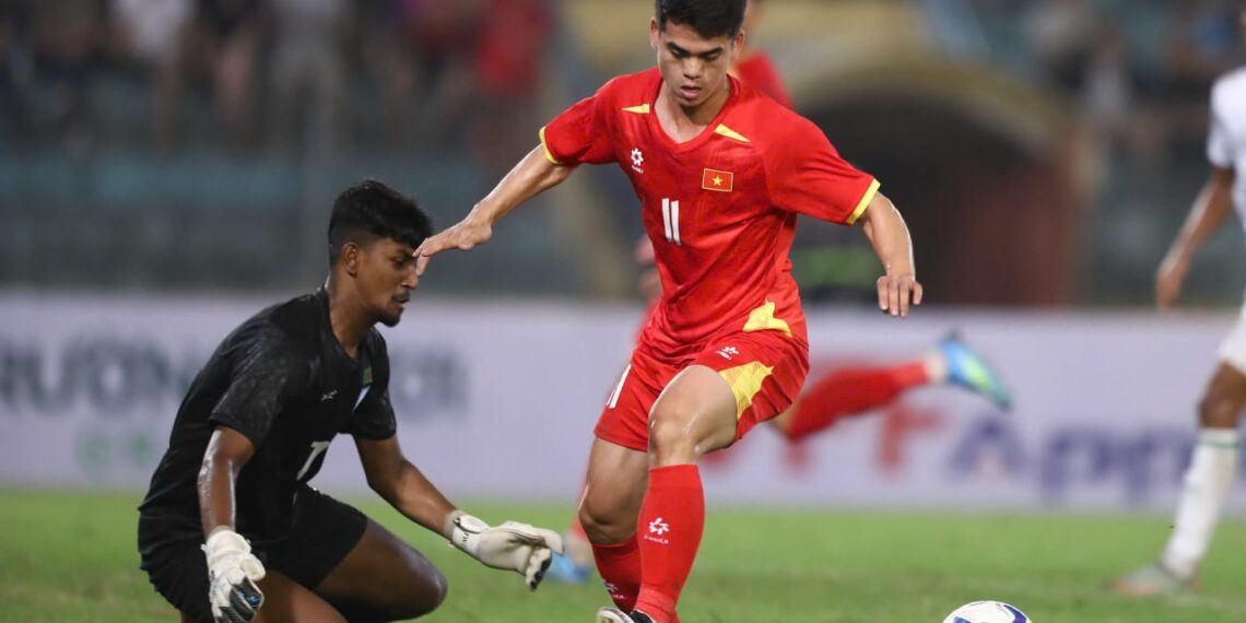 dt viet nam vang 1 cau thu trong buoi tap chieu 283.jpg