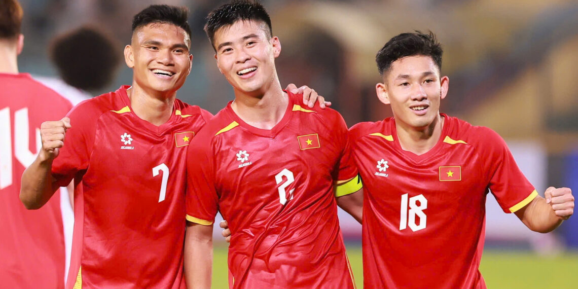 Hạ Malaysia, tuyển Việt Nam sáng cửa lọt top 100 FIFA ha malaysia tuyen viet nam sang cua lot top 100 fifa 1233.jpg