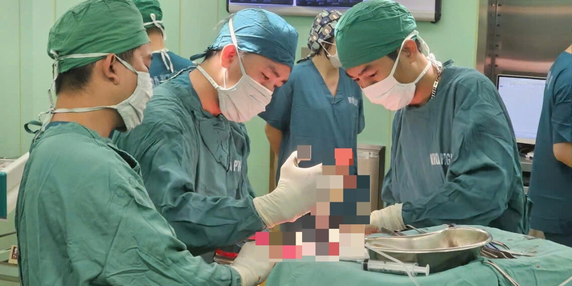 Hai bệnh viện phối hợp cứu người đàn ông chấn thương sọ não nặng hai benh vien phoi hop cuu nguoi dan ong chan thuong so nao nang 690.jpg