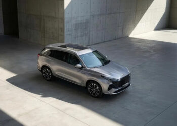 hang xe gia re sap tung trum cuoi suv 7 cho dau land rover discovery 299.webp.jpeg