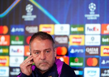 hansi flick barca da co mot hiep hai phi thuong.jpg