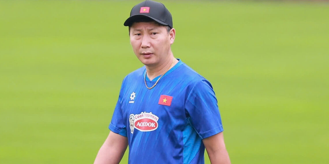 HLV Kim Sang Sik nhận tin không vui trước trận tái đấu Malaysia hlv kim sang sik nhan tin khong vui truoc tran tai dau malaysia 2024.jpeg