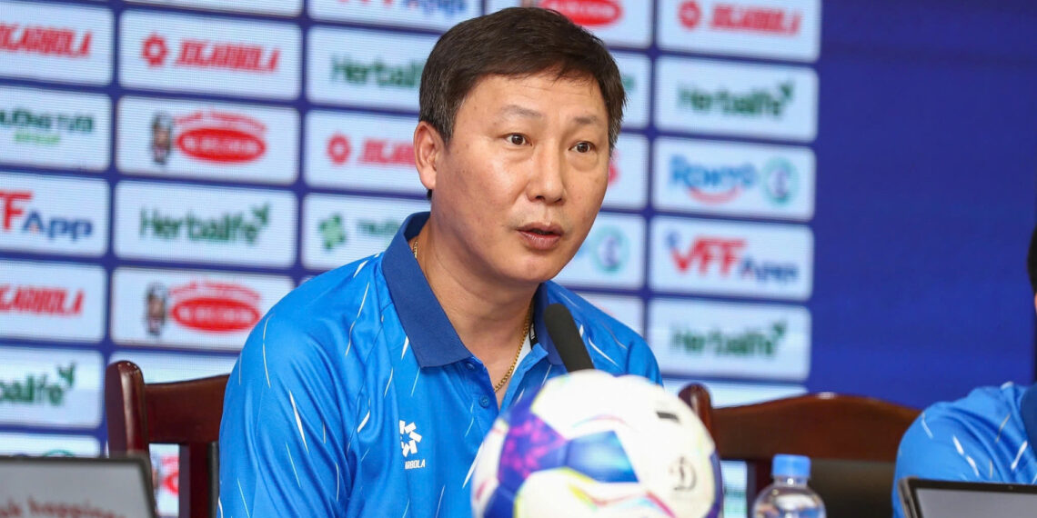 HLV Kim Sang Sik nói điều đặc biệt về Hoàng Hên, Xuân Son
