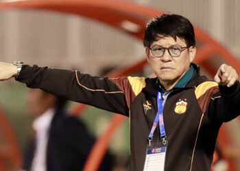 hlv vu tien thanh bat ngo dan dat clb ninh binh 1367.jpg