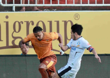 HLV Vũ Tiến Thành cập bến Ninh Bình: ‘Ván bài lật ngửa’ của bầu Đức hlv vu tien thanh cap ben ninh binh van bai lat ngua cua bau duc 2973.jpg