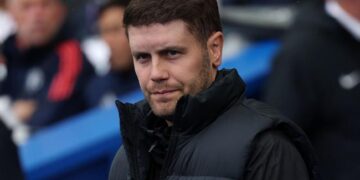 hlv brighton hien ke ngan chieu tro cau gio cua arsenal.jpg