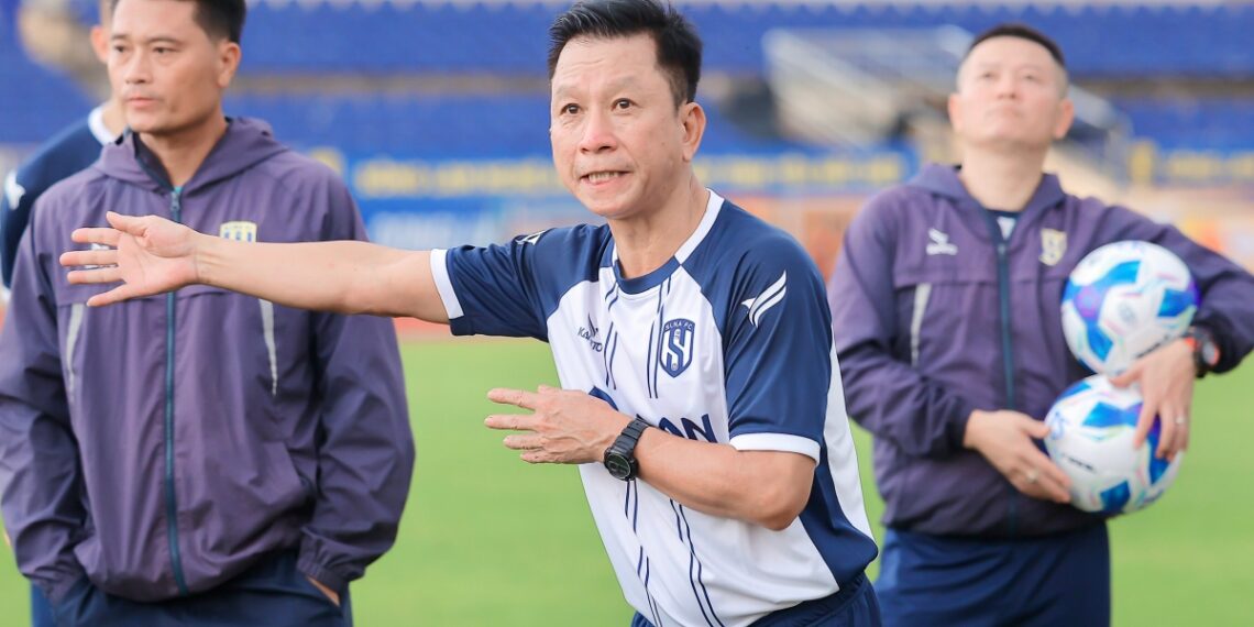 HLV của SLNA đánh giá cao tinh thần tập thể sau trận thắng Hải Phòng hlv cua slna danh gia cao tinh than tap the sau tran thang hai phong.jpg