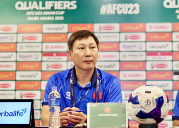 HLV Kim Sang Sik thừa nhận Xuân Son tăng cân hlv kim sang sik thua nhan xuan son tang can.jpg