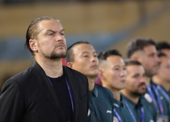 Thể Công Viettel chiếm ngôi nhì bảng, HLV Popov tiết lộ lý do hlv popov buon noi thanh hoa khong xung dung o nhom cuoi.jpg