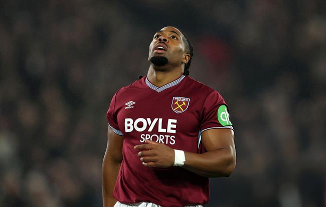 HLV West Ham cấm Adama Traore nâng tạ hlv west ham cam adama traore nang ta.jpg