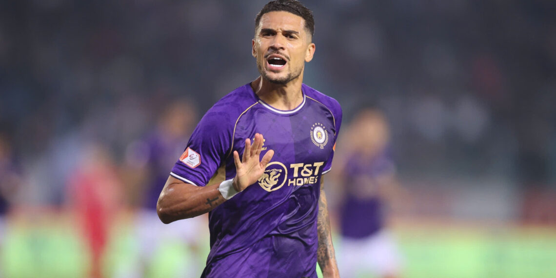 hoang hen lam lu mo dinh bac ghi diem hlv kim sang sik 1582.jpg