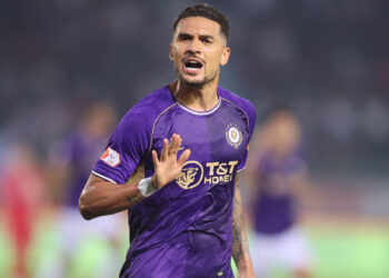 hoang hen lam lu mo dinh bac ghi diem hlv kim sang sik 1582.jpg