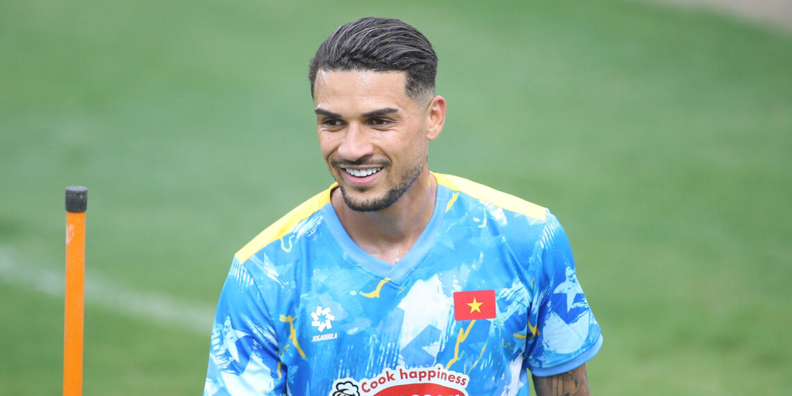 Hoàng Hên nói lời xúc động ngày ra mắt tuyển Việt Nam Hoàng Hên nói lời xúc động ngày ra mắt tuyển Việt Nam