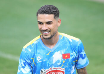 Hoàng Hên nói lời xúc động ngày ra mắt tuyển Việt Nam Hoàng Hên nói lời xúc động ngày ra mắt tuyển Việt Nam