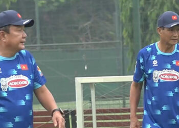 hoang van phuc vs mai duc chung 1103154918.jpg