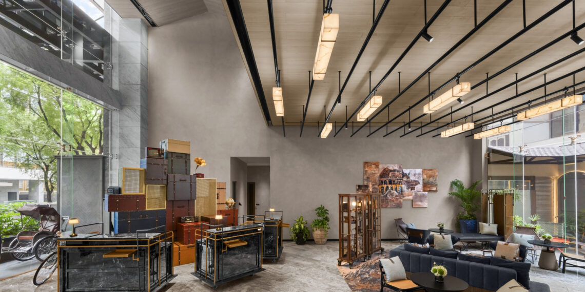 hotel indigo saigon the city va mot nam ke chuyen khu pho 511.jpg