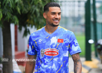 Hoàng Hên tự học hát quốc ca, muốn gia đình sang Việt Nam