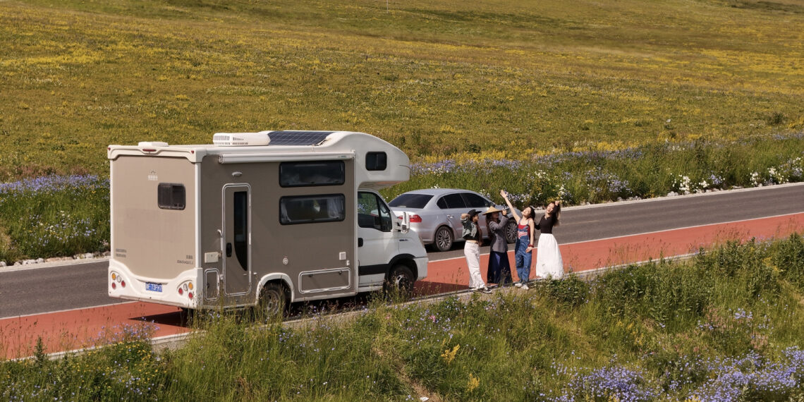 Khách Việt chi 70 triệu thuê ‘nhà di động’, du lịch Trung Quốc suốt 1 tháng Khách Việt chi 70 triệu thuê ‘nhà di động’, du lịch Trung Quốc suốt 1 tháng