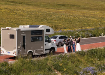 Khách Việt chi 70 triệu thuê ‘nhà di động’, du lịch Trung Quốc suốt 1 tháng Khách Việt chi 70 triệu thuê ‘nhà di động’, du lịch Trung Quốc suốt 1 tháng