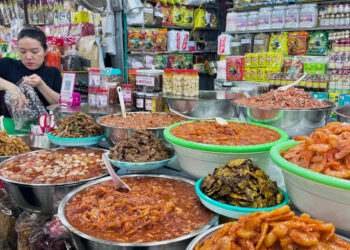 Khu chợ 127 năm tuổi nổi tiếng ở miền Trung, bán đầy đặc sản ngon, rẻ