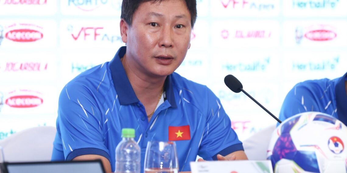 HLV Kim Sang Sik muốn thắng Malaysia 2-0, bất ngờ nhắc tới Đình Bắc kim 3003115159.jpg