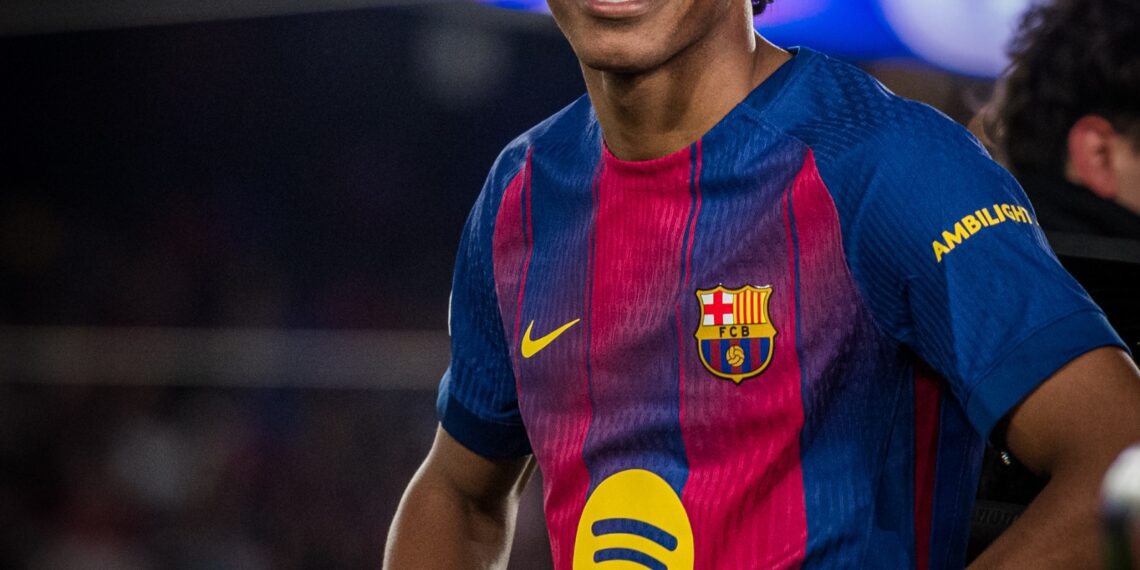 lamine yamal thiet lap ky luc kho tin tai champions league.jpg